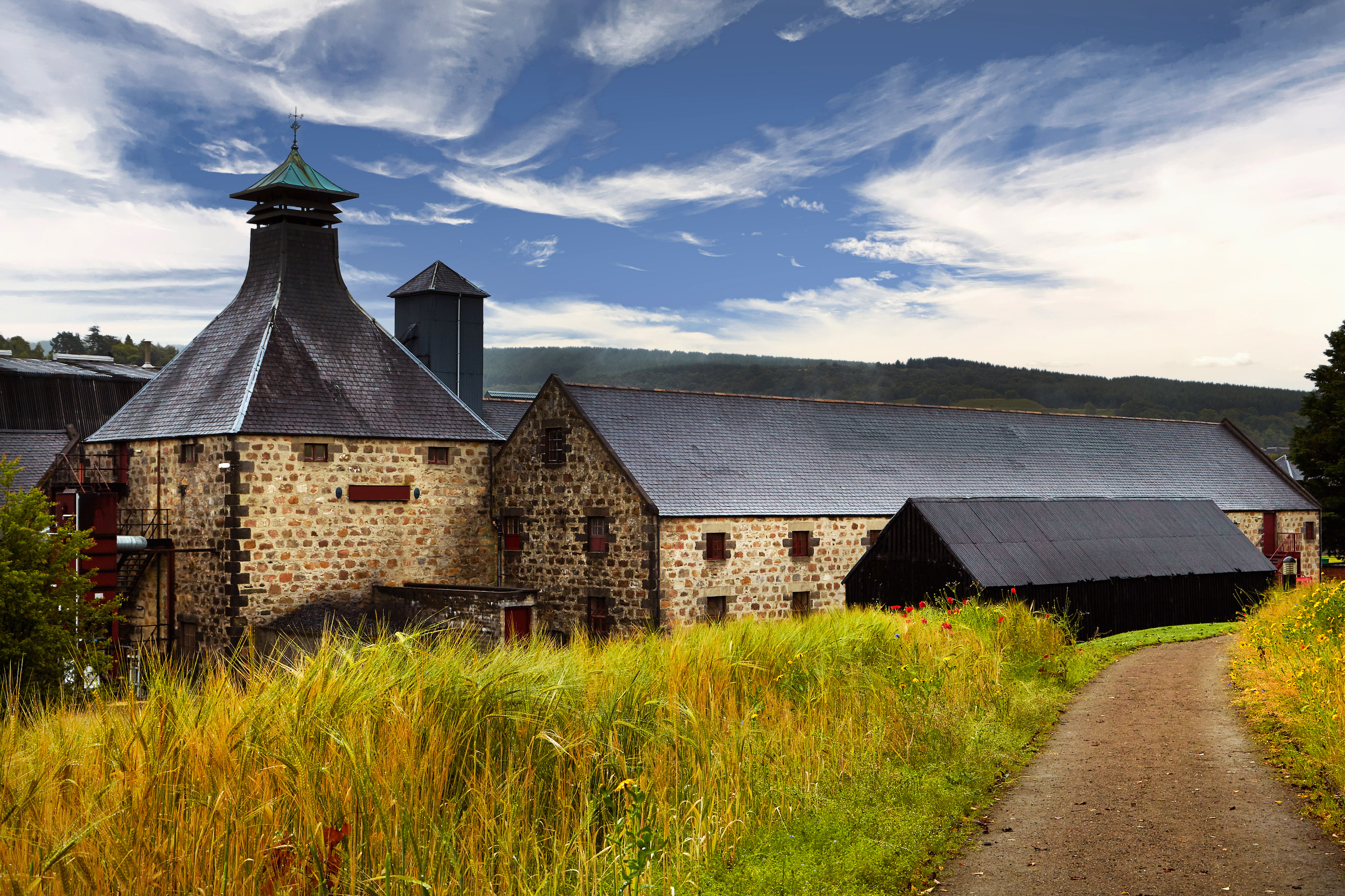 Top 10 Must-Visit Distilleries in Scotland