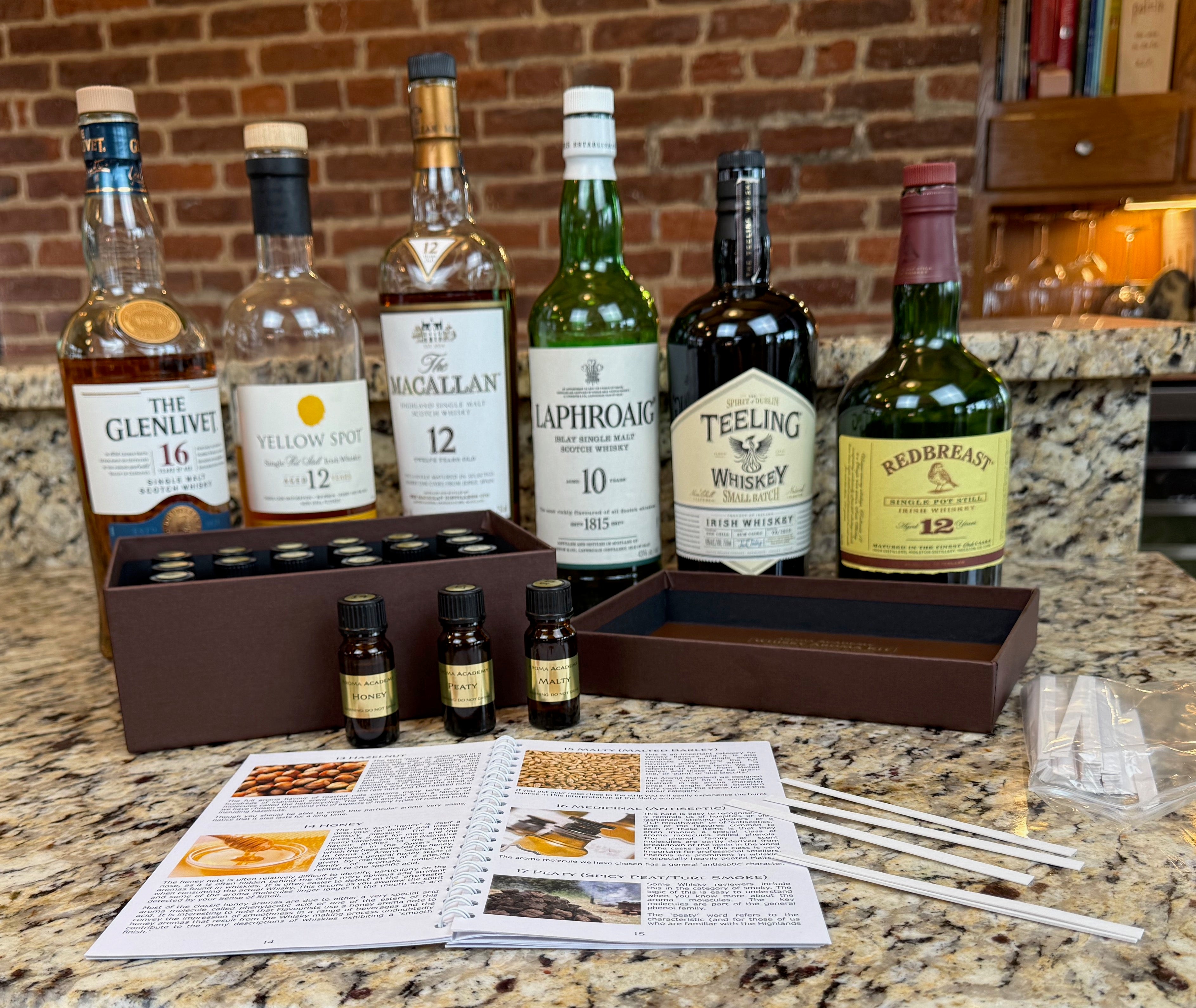 Whisk(e)y Aroma Masterclass Kit - 24 Signature Aromas + Training Manual